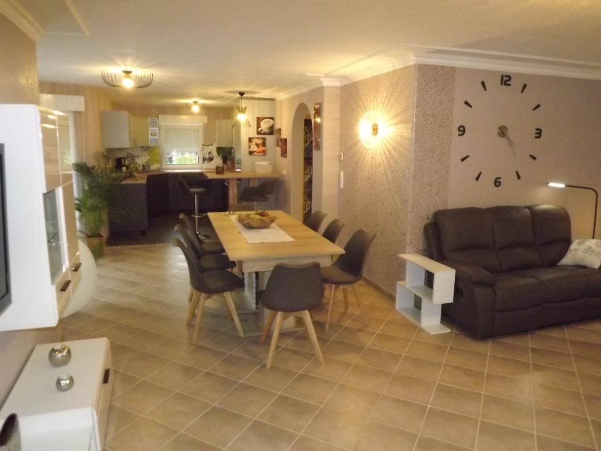 Grosszuegige Ferienwohnung Am Waldesrand Im Seenland Lauta Extérieur photo