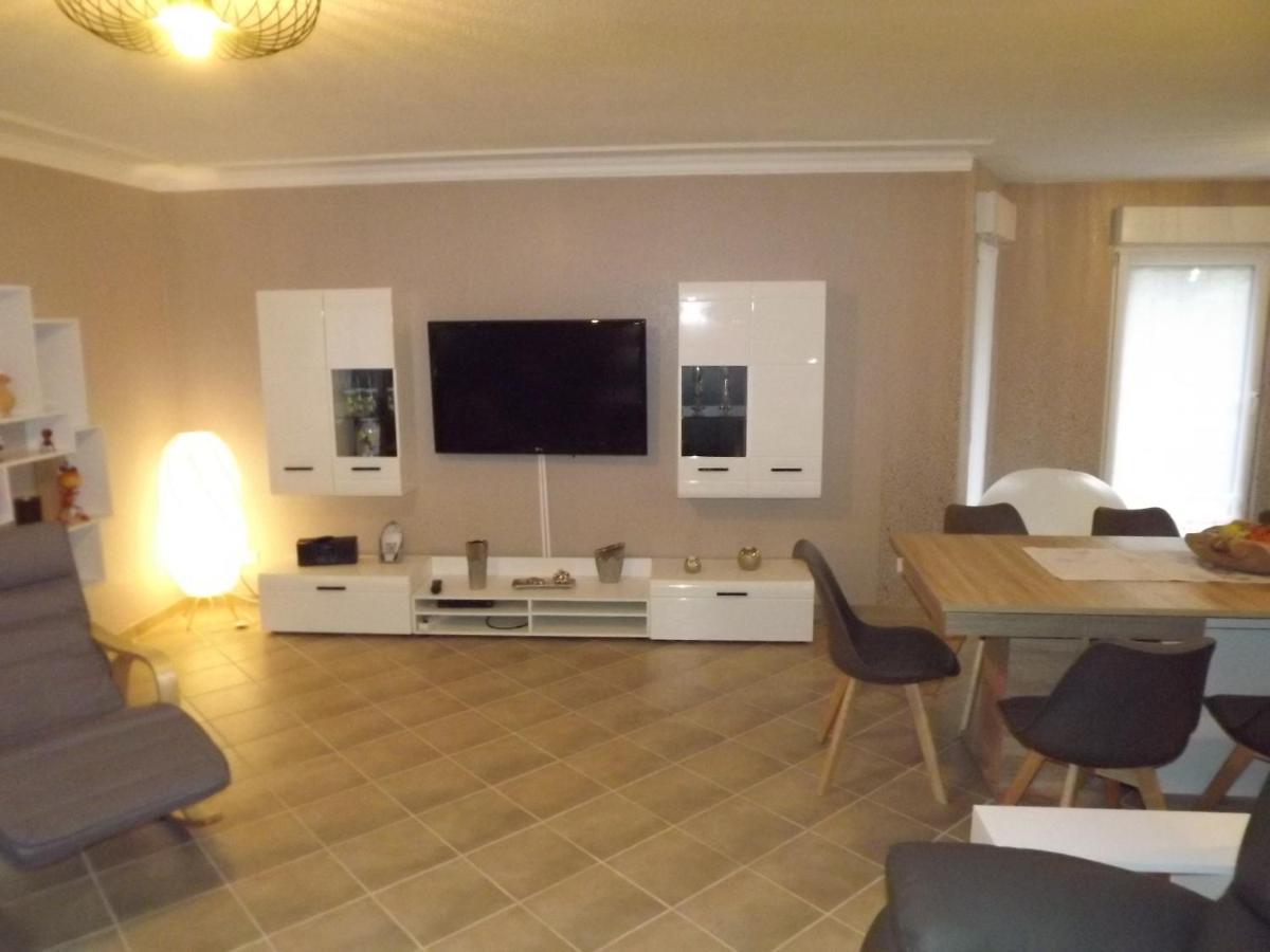 Grosszuegige Ferienwohnung Am Waldesrand Im Seenland Lauta Extérieur photo