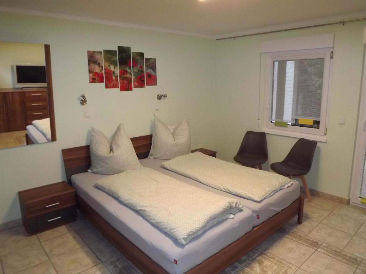 Grosszuegige Ferienwohnung Am Waldesrand Im Seenland Lauta Extérieur photo