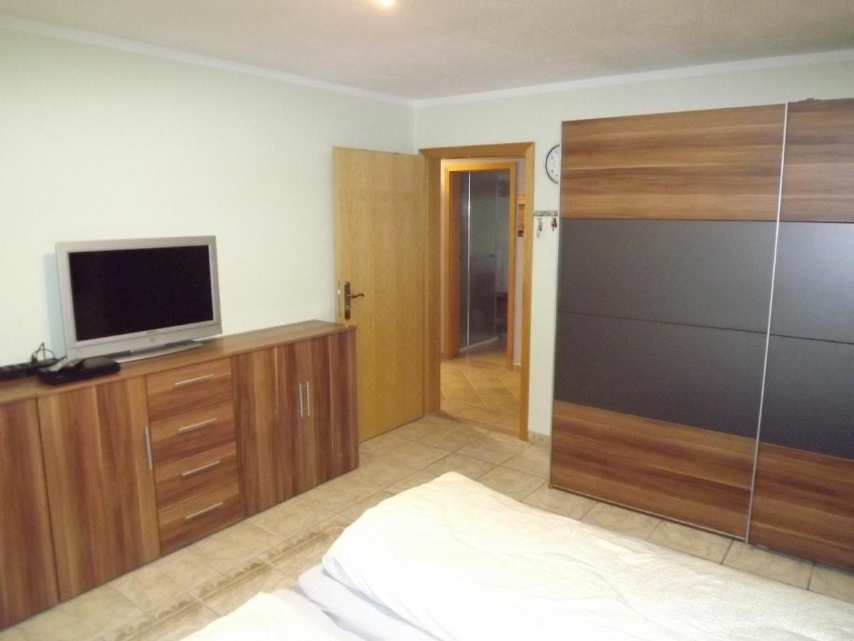 Grosszuegige Ferienwohnung Am Waldesrand Im Seenland Lauta Extérieur photo
